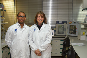 Girum Tadesse Tessema with Lucía de Juan, Director of the European Union Reference Laboratory for Bovine Tuberculosis