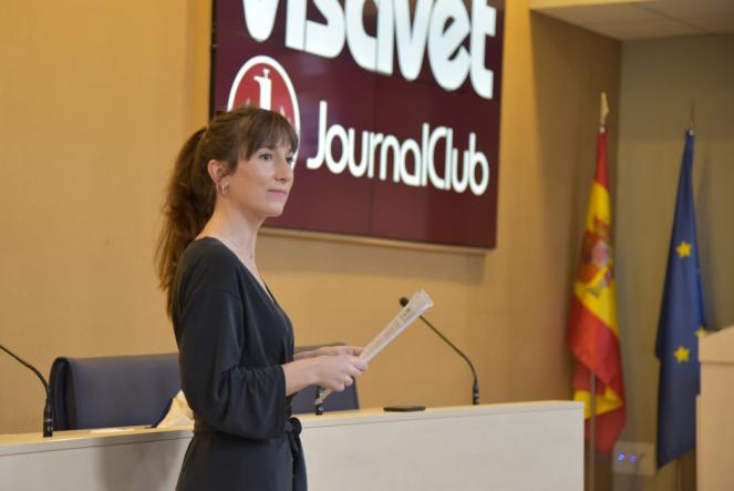 Pilar Pozo durante la reunin del VISAVET Journal Club