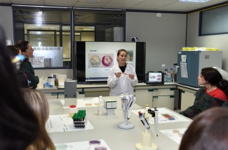 Centro VISAVET-UCM: cómo se trabaja en un laboratorio de alta seguridad biológica. XXV Semana de la Ciencia Madri+d