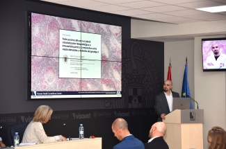 Néstor Porras González. Peste porcina africana en jabalí: caracterización histopatológica e inmunohistoquímica comparativa entre cepas atenuadas y virulentas del genotipo II Néstor Porras González. African swine fever in wild boar: comparative histopathological and immunohistochemical characterizati